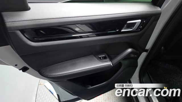 Porsche Cayenne 2021 — photo 15