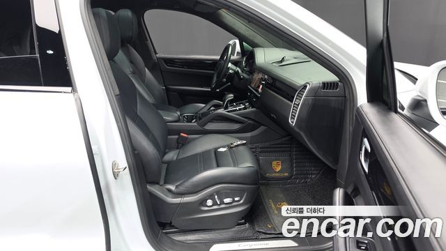 Porsche Cayenne 2021 — photo 16