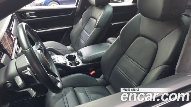 Porsche Cayenne 2021 — photo 29
