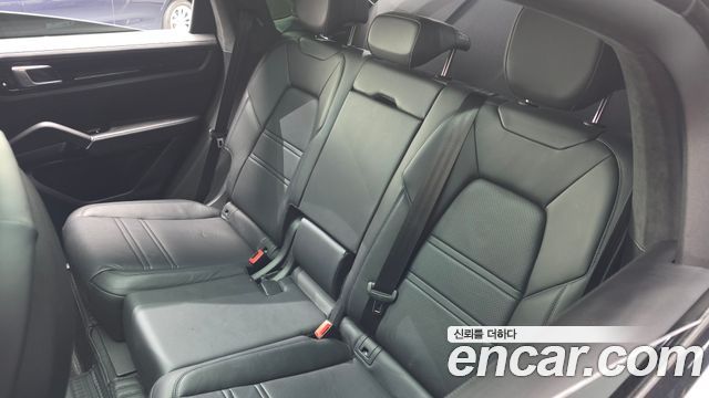 Porsche Cayenne 2021 — photo 30