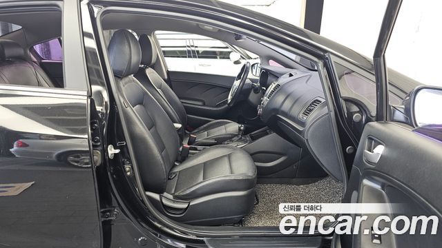 Kia K3 2015 — photo 17