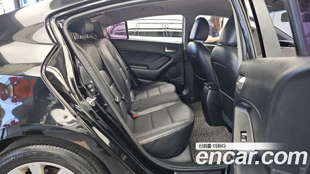 Kia K3 2015 — photo 18