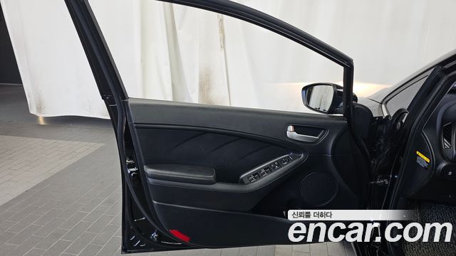 Kia K3 2015 — photo 14