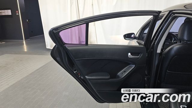 Kia K3 2015 — photo 15
