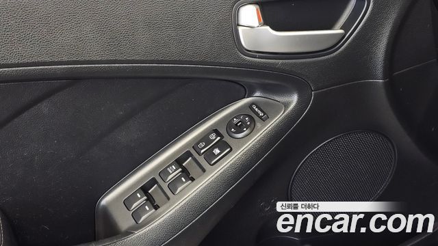 Kia K3 2015 — photo 29