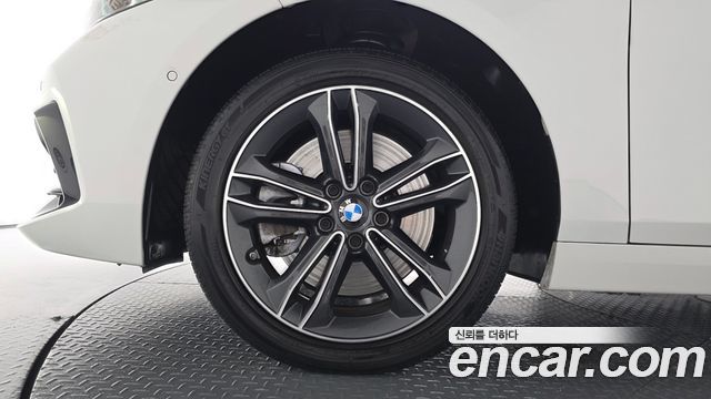BMW 1-Series 2024 — photo 5