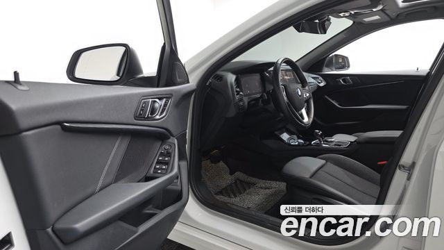 BMW 1-Series 2024 — photo 13