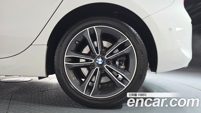 BMW 1-Series 2024 — photo 7