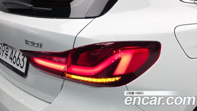 BMW 1-Series 2024 — photo 9