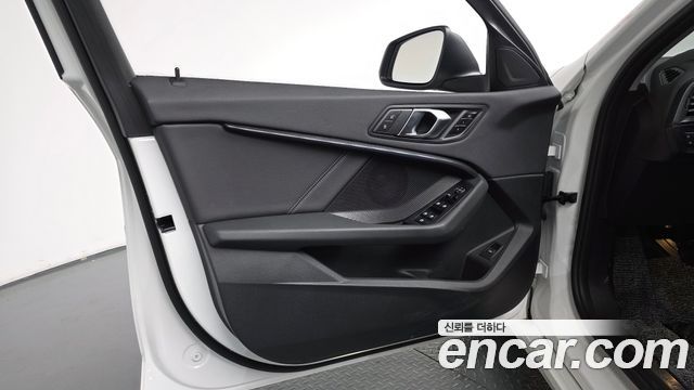 BMW 1-Series 2024 — photo 14