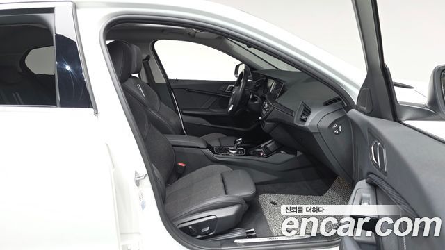 BMW 1-Series 2024 — photo 16