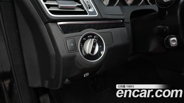 Mercedes-Benz E-Class 2015 — photo 15
