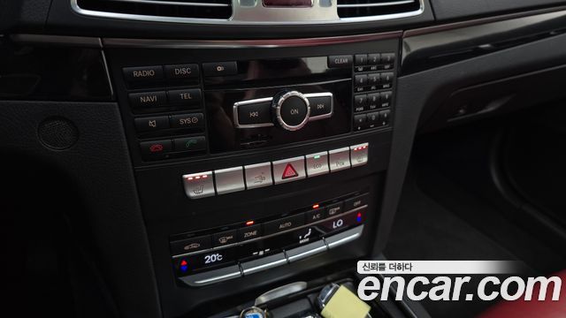 Mercedes-Benz E-Class 2015 — photo 17