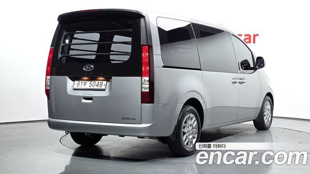 Hyundai Staria 2022 — photo 2
