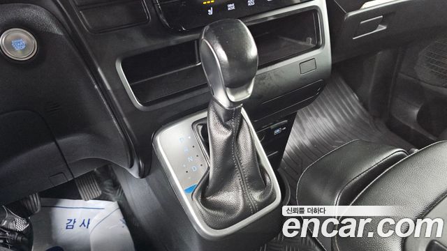 Hyundai Staria 2022 — photo 9