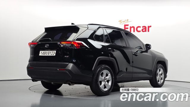Toyota RAV4 2019 — photo 2