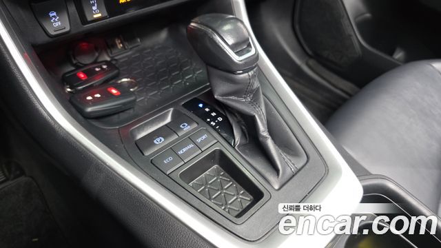 Toyota RAV4 2019 — photo 12