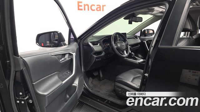 Toyota RAV4 2019 — photo 13