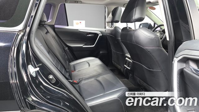 Toyota RAV4 2019 — photo 18