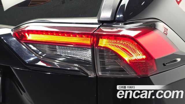 Toyota RAV4 2019 — photo 9