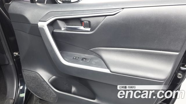 Toyota RAV4 2019 — photo 14