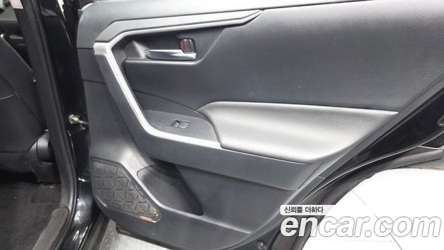 Toyota RAV4 2019 — photo 15