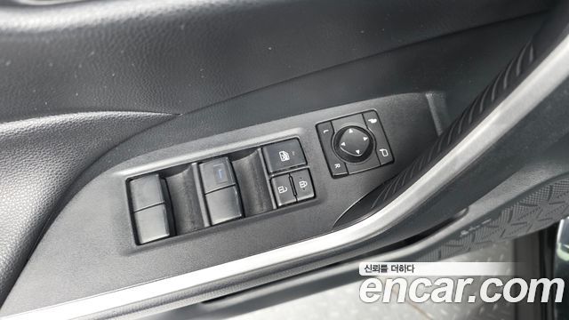 Toyota RAV4 2019 — photo 29