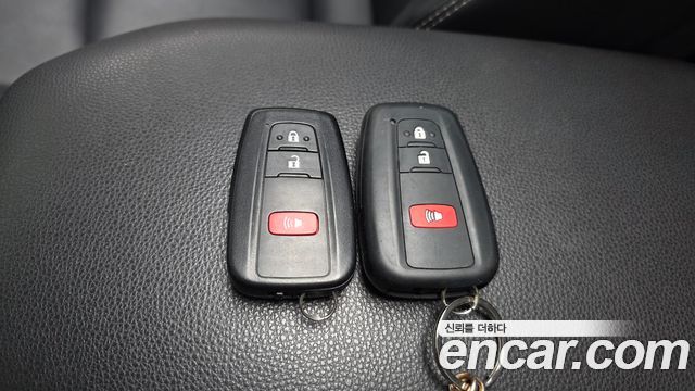 Toyota RAV4 2019 — photo 32