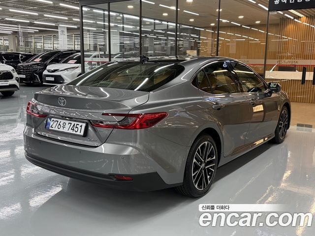 Toyota Camry 2026 — photo 2