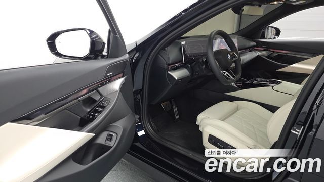 BMW 5-Series 2026 — photo 10