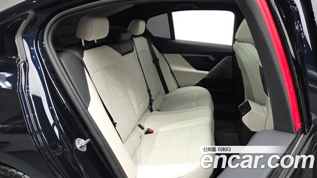 BMW 5-Series 2026 — photo 11