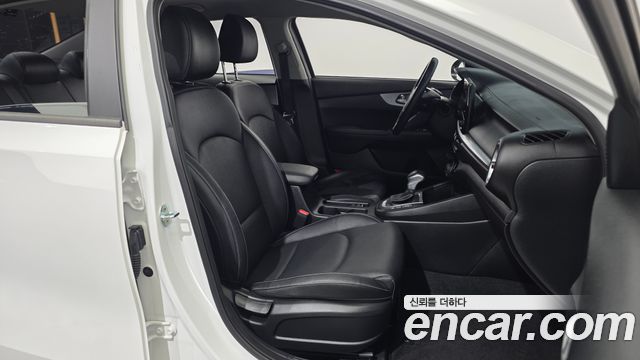 Kia K3 2022 — photo 16