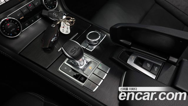 Mercedes-Benz SL-Class 2017 — photo 12