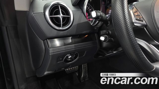 Mercedes-Benz SL-Class 2017 — photo 17