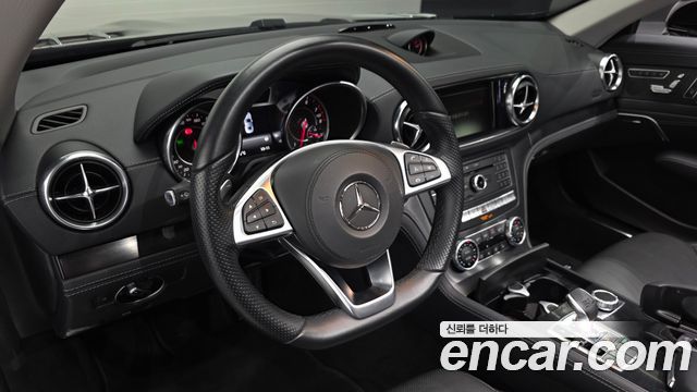 Mercedes-Benz SL-Class 2017 — photo 18