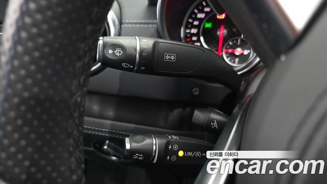 Mercedes-Benz SL-Class 2017 — photo 23