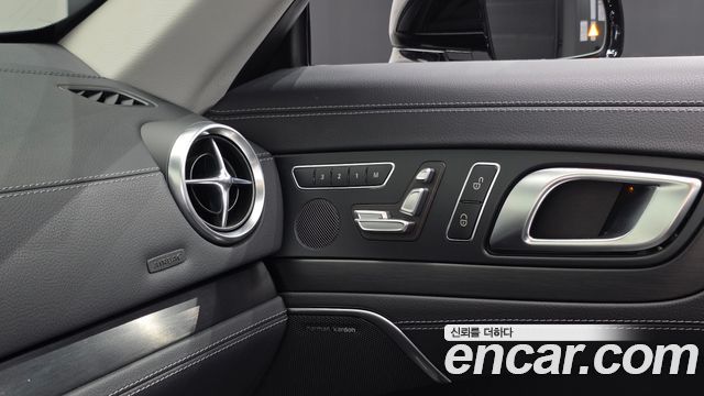 Mercedes-Benz SL-Class 2017 — photo 24