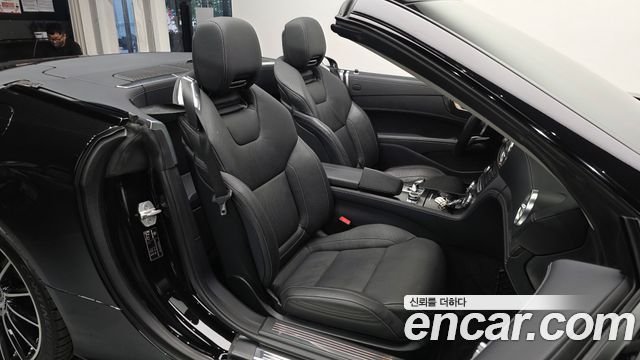 Mercedes-Benz SL-Class 2017 — photo 16