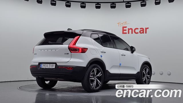 Volvo XC40 2021 — photo 2