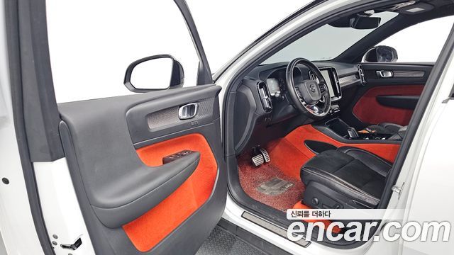 Volvo XC40 2021 — photo 10