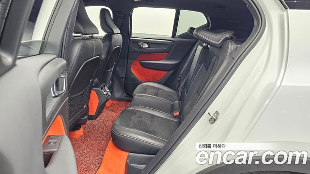 Volvo XC40 2021 — photo 11