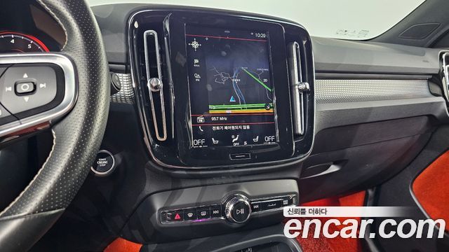 Volvo XC40 2021 — photo 12