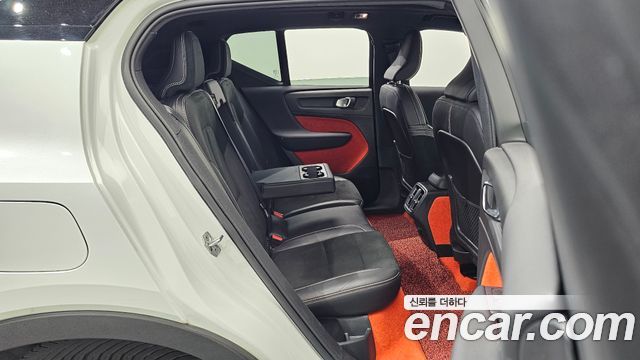 Volvo XC40 2021 — photo 18