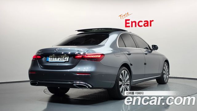 Mercedes-Benz E-Class 2023 — photo 2