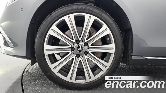 Mercedes-Benz E-Class 2023 — photo 5