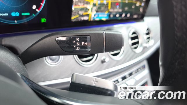 Mercedes-Benz E-Class 2023 — photo 12