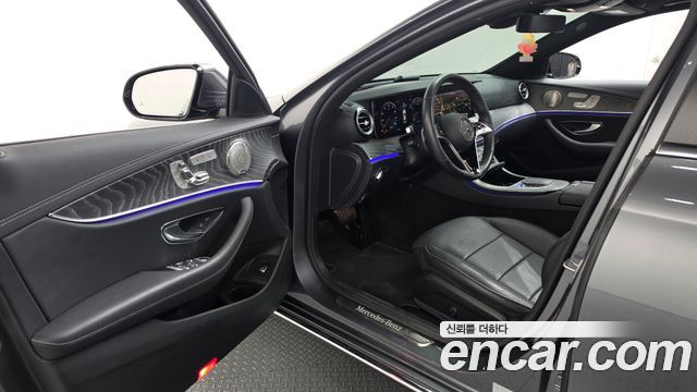 Mercedes-Benz E-Class 2023 — photo 13