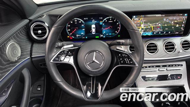 Mercedes-Benz E-Class 2023 — photo 19