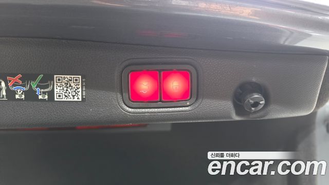 Mercedes-Benz E-Class 2023 — photo 22