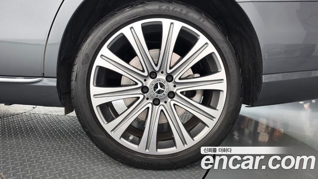 Mercedes-Benz E-Class 2023 — photo 7
